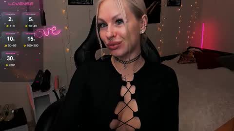 Snapshot of lerika_moore chatting on 1, 12, 2025 Lerika Moore online show from 1, 12, 2025