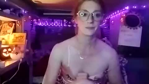 Snapshot of lesleygumgrass chatting on 15, 10, 2025 LesleyGumGrass- The Boring Trans girl online show from 15, 10, 2025