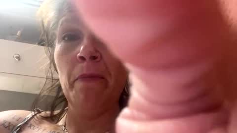 Snapshot of lesleymarie0404 chatting on 24, 5, 2026 lesleymarie0404 online show from 24, 5, 2026