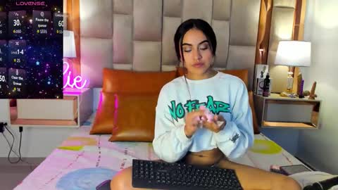 LeslieBush online show from 2, 11, 2025