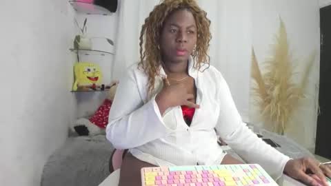 Snapshot of lesliee_brownn chatting on 26, 11, 2025 lesliee_brownn online show from 26, 11, 2025