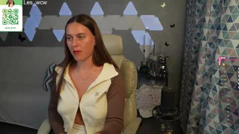 Snapshot of lesliekorfs chatting on 20, 9, 2025 LeslieKorfs online show from 20, 9, 2025