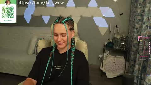 Snapshot of lesliekorfs chatting on 1, 10, 2025 LeslieKorfs online show from 1, 10, 2025