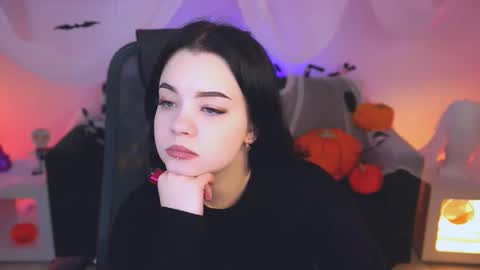 Snapshot of leslierowe chatting on 19, 10, 2025 LeslieRowe online show from 19, 10, 2025