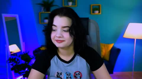 Snapshot of leslierowe chatting on 4, 11, 2025 LeslieRowe online show from 4, 11, 2025