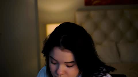 Snapshot of leslierowe chatting on 19, 11, 2025 LeslieRowe online show from 19, 11, 2025