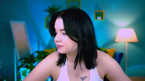 Snapshot of leslierowe chatting on 3, 12, 2025 LeslieRowe online show from 3, 12, 2025