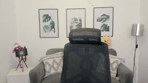 Snapshot of leslyflorez chatting on 12, 2, 2025 Lesly online show from 12, 2, 2025