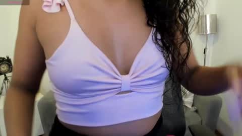 Snapshot of leslyflorez chatting on 3, 3, 2025 Lesly online show from 3, 3, 2025