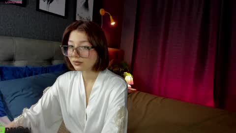 Snapshot of lessi_grace chatting on 5, 4, 2026 Lessi online show from 5, 4, 2026