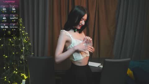 Snapshot of lessyluiz chatting on 16, 12, 2025 Hi my name is Lessy I am 18 years old. Im new here but I really like making new acquaintances online show from 16, 12, 2025