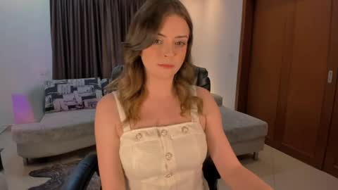 Snapshot of lesya_krutalevich chatting on 5, 6, 2026 lesya krutalevich online show from 5, 6, 2026