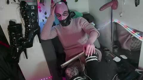 Julian Mask online show from 11, 10, 2025