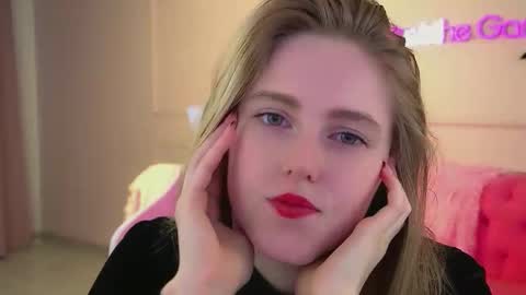 Snapshot of lexireadway chatting on 14, 10, 2025 Lexi online show from 14, 10, 2025