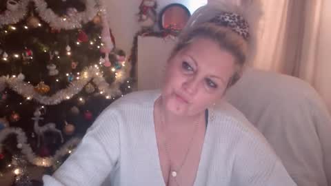 Snapshot of lexxa_blond chatting on 15, 12, 2025 Hannah online show from 15, 12, 2025