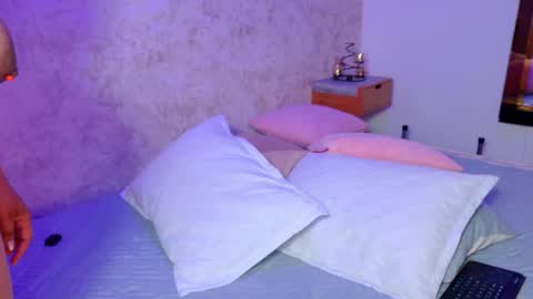 lexy and mia online show from 18, 5, 2026