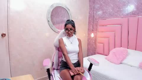 Snapshot of leyla_ebony chatting on 30, 12, 2024 Leyla online show from 30, 12, 2024