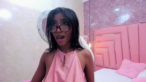 Snapshot of leyla_ebony chatting on 4, 1, 2025 Leyla online show from 4, 1, 2025
