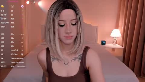 Snapshot of lezy_liza chatting on 13, 11, 2025 Lisa online show from 13, 11, 2025