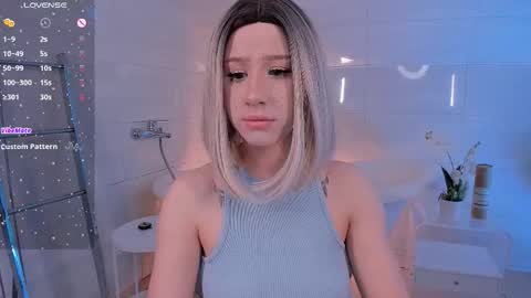 Snapshot of lezy_liza chatting on 21, 11, 2025 Lisa online show from 21, 11, 2025