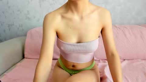 Snapshot of lia1243756 chatting on 27, 9, 2025 LEANNAA online show from 27, 9, 2025