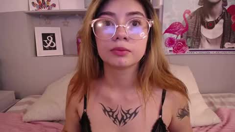 Snapshot of lia_08 chatting on 4, 2, 2025 lia_08 online show from 4, 2, 2025