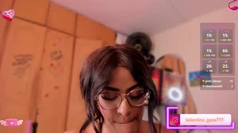 Snapshot of lia_daniiels01 chatting on 13, 2, 2025 V A L online show from 13, 2, 2025