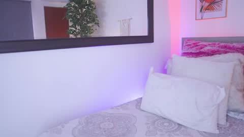Snapshot of lia_mackenzie chatting on 27, 5, 2026 liaa online show from 27, 5, 2026