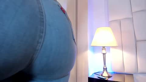 lia_mariana online show from 12, 2, 2025