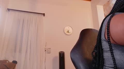 lia_mariana online show from 9, 11, 2025