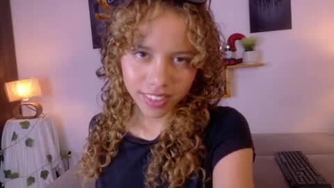Snapshot of lia_valmont_18 chatting on 15, 5, 2026 Juliana online show from 15, 5, 2026