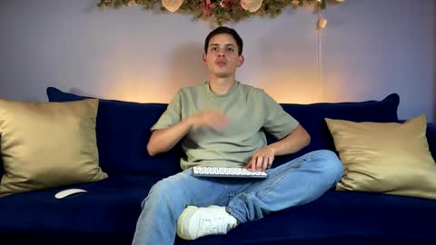 Snapshot of liam_enzho chatting on 31, 12, 2024 Liam online show from 31, 12, 2024