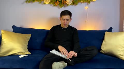 Snapshot of liam_enzho chatting on 6, 1, 2025 Liam online show from 6, 1, 2025