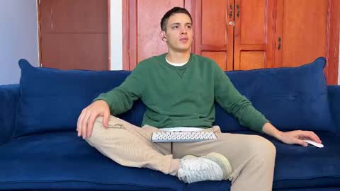 Snapshot of liam_enzho chatting on 5, 10, 2025 Liam online show from 5, 10, 2025