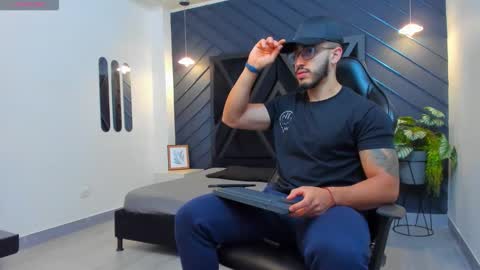 LIAM KLEIN online show from 2, 10, 2025