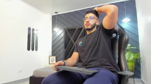 LIAM KLEIN online show from 3, 11, 2025