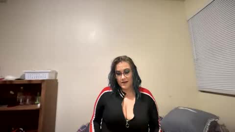 Snapshot of lickmelolliee chatting on 14, 12, 2024 AllieAustyn online show from 14, 12, 2024