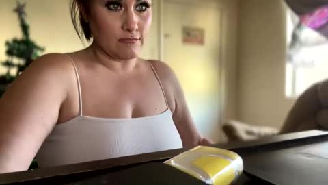 Snapshot of lickmelolliee chatting on 18, 12, 2024 AllieAustyn online show from 18, 12, 2024