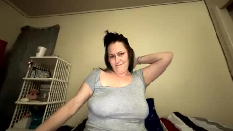 Snapshot of lickmelolliee chatting on 24, 12, 2024 AllieAustyn online show from 24, 12, 2024