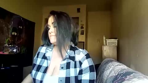 Snapshot of lickmelolliee chatting on 24, 12, 2024 AllieAustyn online show from 24, 12, 2024