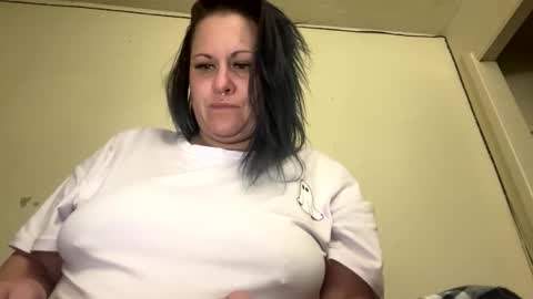 Snapshot of lickmelolliee chatting on 8, 1, 2025 AllieAustyn online show from 8, 1, 2025