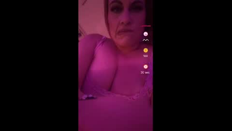 Snapshot of lickmelolliee chatting on 4, 4, 2026 AllieAustyn online show from 4, 4, 2026