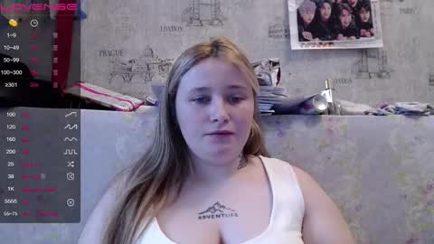 Snapshot of light_lunaa chatting on 12, 11, 2025 light_lunaa online show from 12, 11, 2025