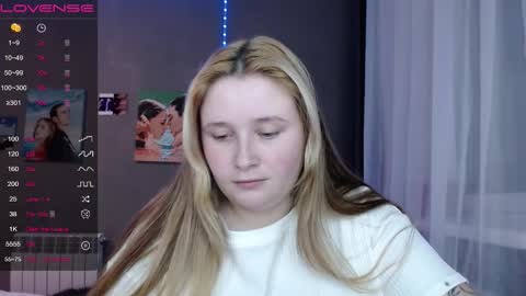 Snapshot of light_lunaa chatting on 13, 11, 2025 light_lunaa online show from 13, 11, 2025