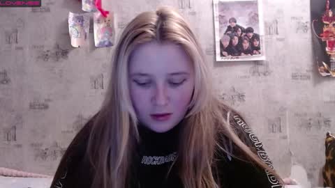 Snapshot of light_lunaa chatting on 17, 11, 2025 light_lunaa online show from 17, 11, 2025