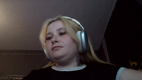 Snapshot of light_lunaa chatting on 15, 7, 2026 light_lunaa online show from 15, 7, 2026