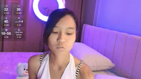 Lihn Pham online show from 17, 11, 2025