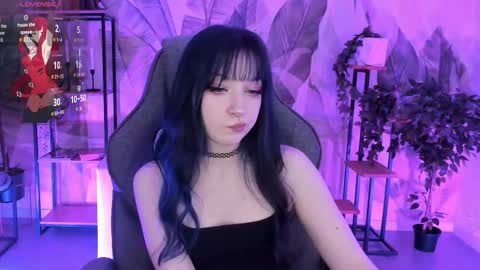 Snapshot of lii_luu chatting on 4, 12, 2025 LiLu online show from 4, 12, 2025