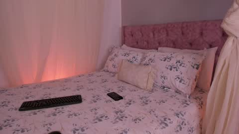 Lia Sweet online show from 12, 2, 2025