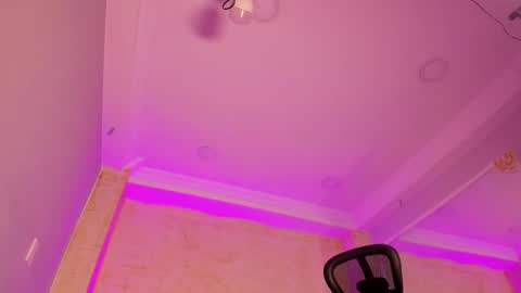 L I I A M online show from 12, 2, 2025